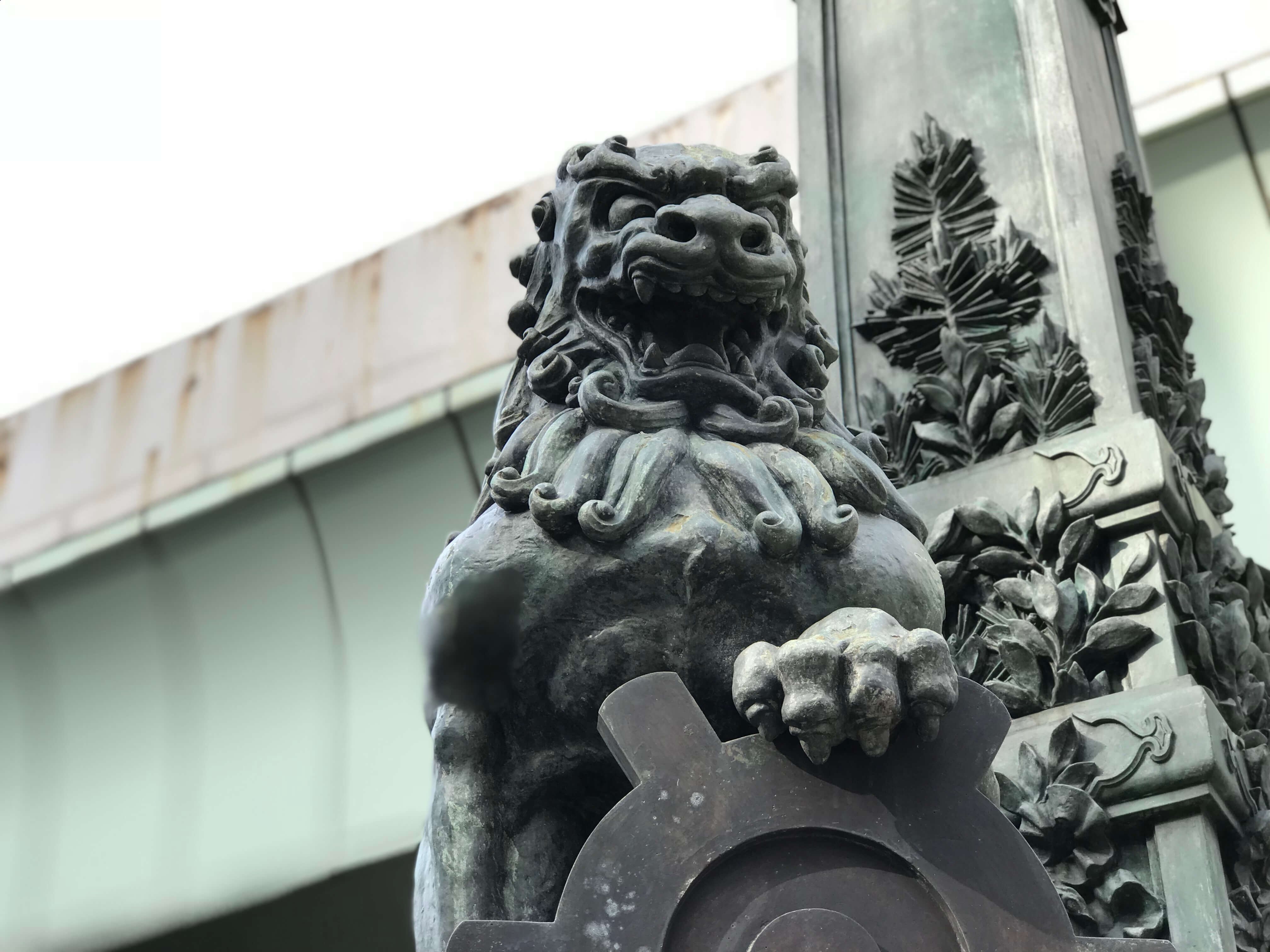 日本橋の歴史を知る 飛び立つ 麒麟 と 東京の守護 獅子 が鎮座しています ぼちぼち歩く