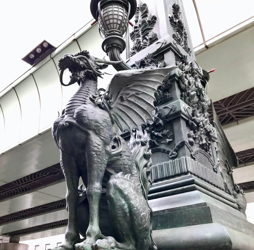 日本橋の歴史を知る。飛び立つ「麒麟」と、東京の守護「獅子」が鎮座しています。 | ぼちぼち歩く